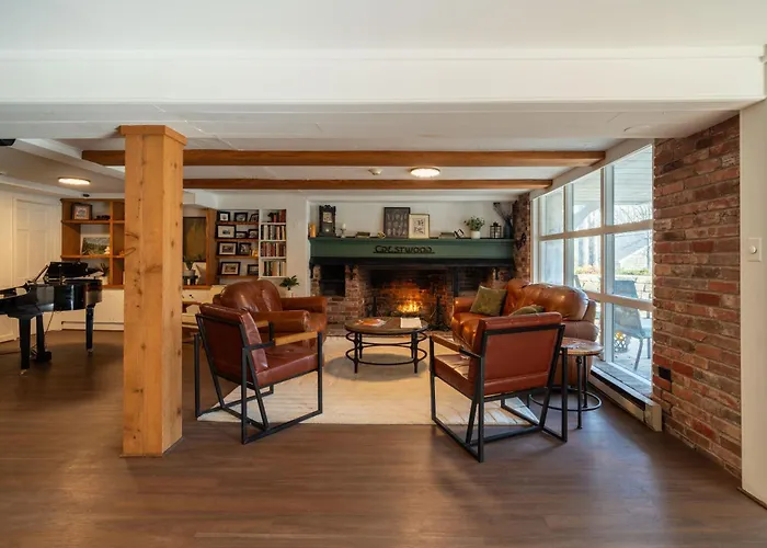 Inn At Crestwood